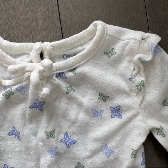 3/$20🌟 OshKosh B’gosh Butterfly Print Onesie, 6M - Picture 2 of 6